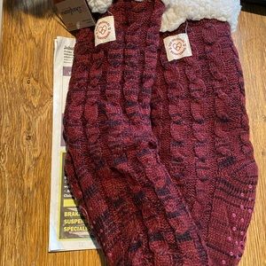 Dearforms  New with tags fleece slipper socks